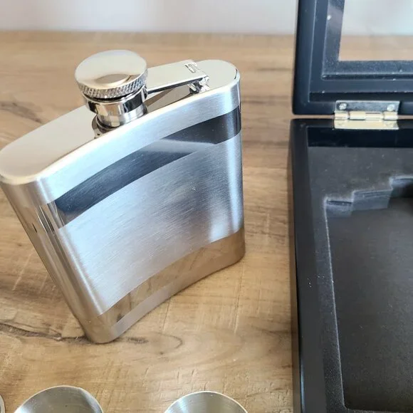 ''The best one'' gift flask set. Never used. In box. Gift for him. - Picture 5 of 9